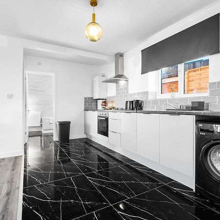 Modern Apartment - Cradley Heath - Top Rated - Netflix - Wifi - 1Mh Smethwick Dış mekan fotoğraf