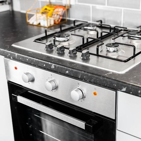 Modern Apartment - Cradley Heath - Top Rated - Netflix - Wifi - 1Mh Smethwick Dış mekan fotoğraf
